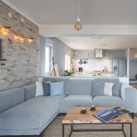 The Island Place Apartment Bol