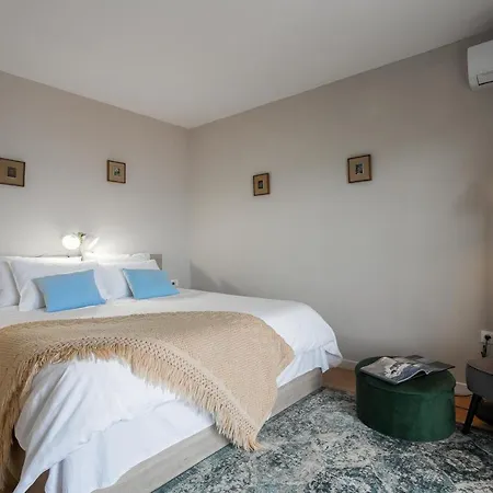 The Island Place Apartment Bol