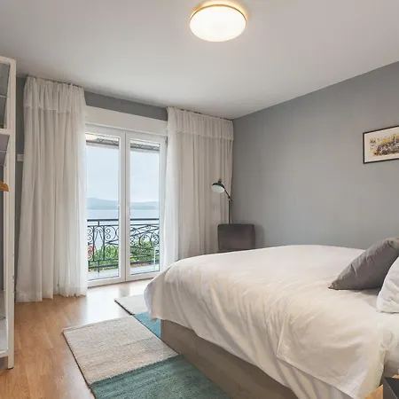 The Island Place Apartament Bol