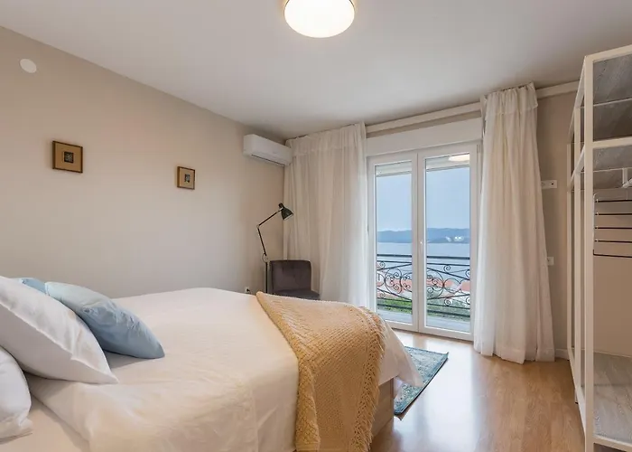 The Island Place *